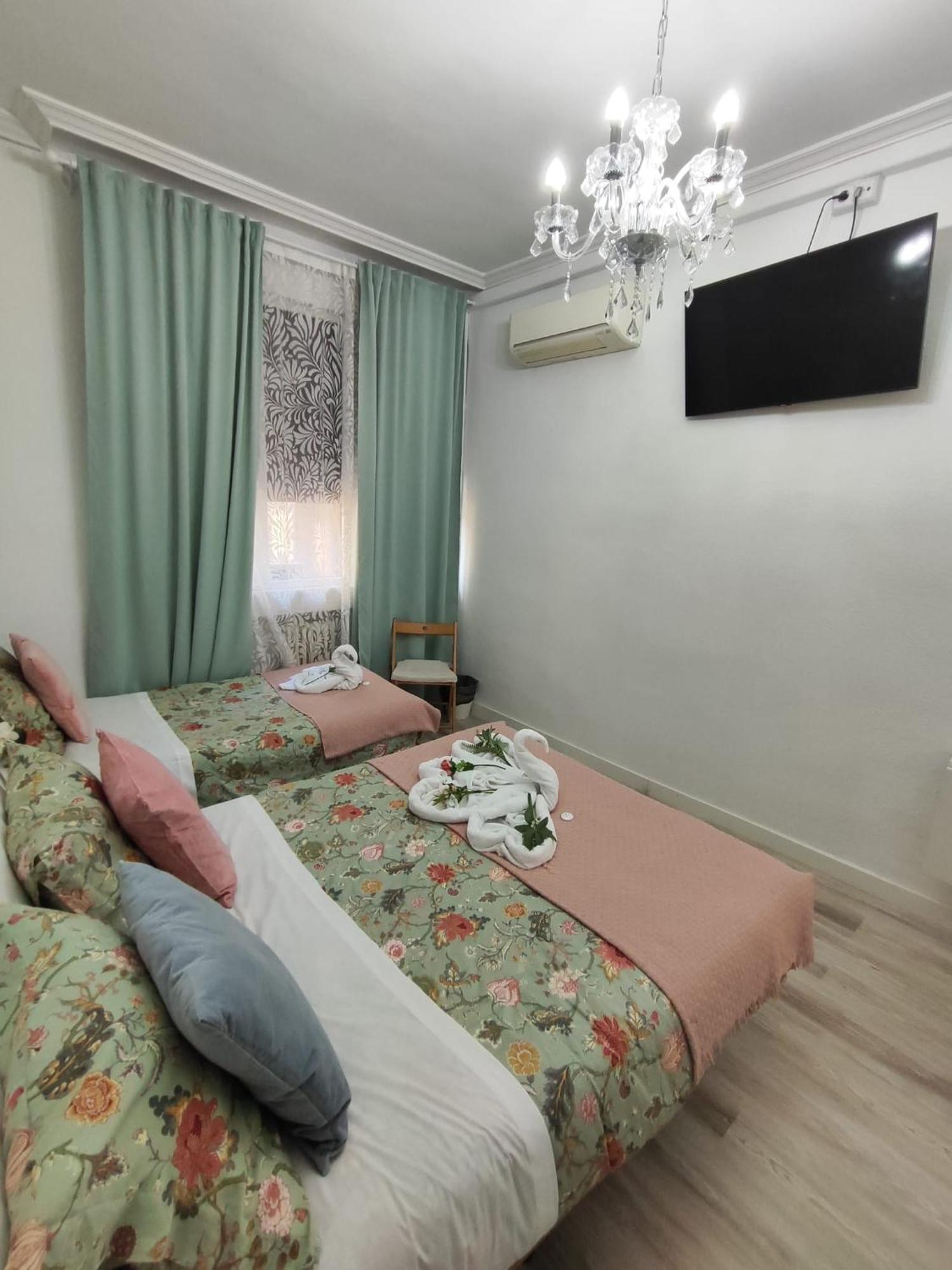 Hostal Milan Мадрид Экстерьер фото